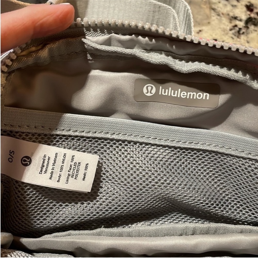 Lululemon Everywhere Belt Bag 1L Prism Wash Limited Edition Rainbow Tie Dye - Picture 7 of 8